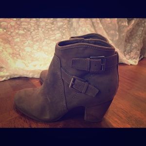 CROWN Vintage Heeled Ankle Boots