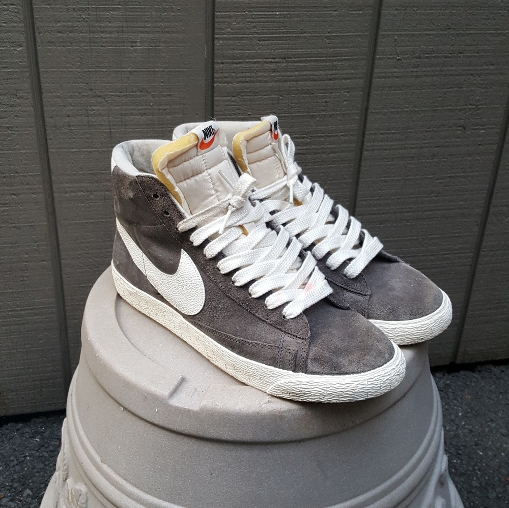 Nike Grey Blazer Mid