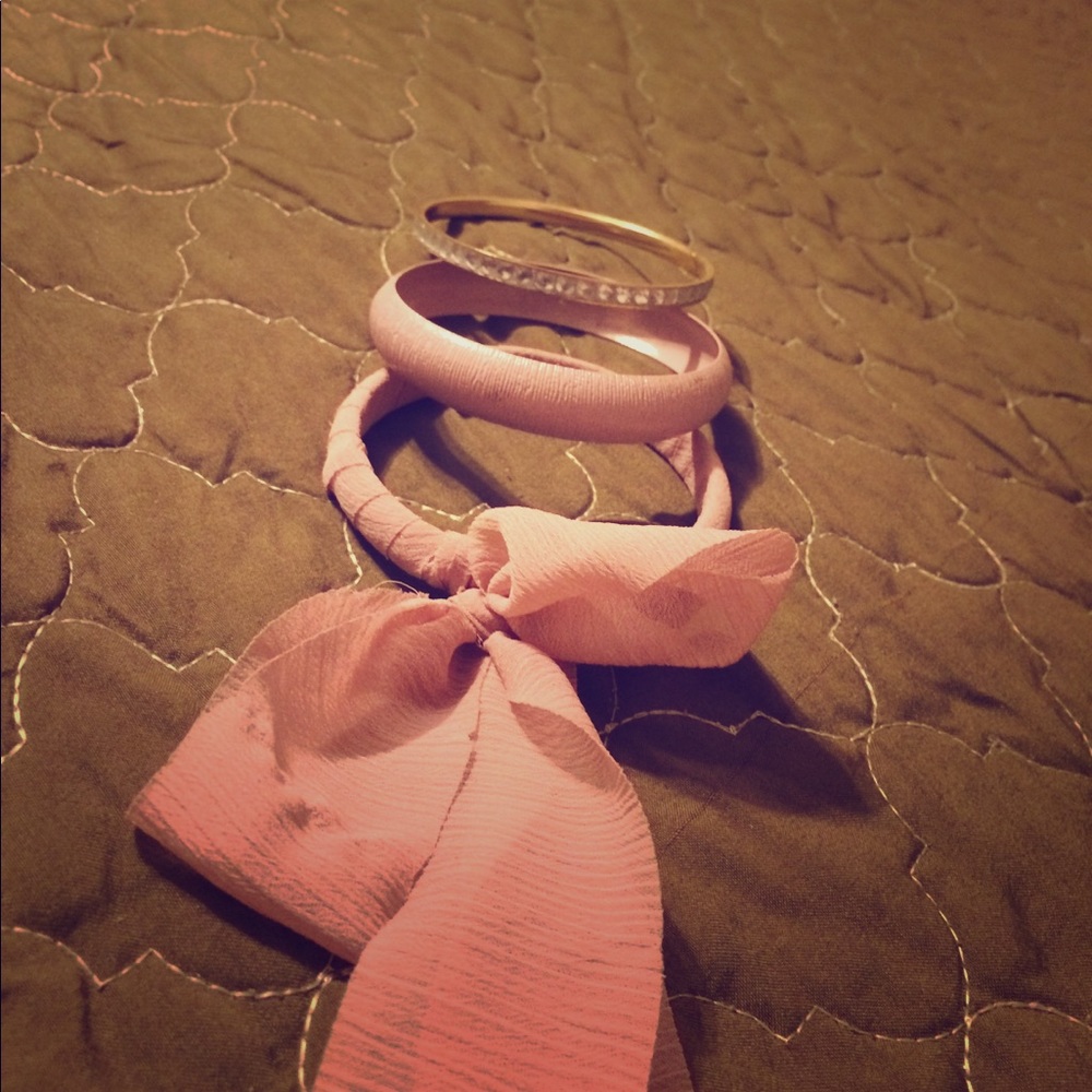 SALE!!!!🎉 I am selling a set of 3 bracelets.