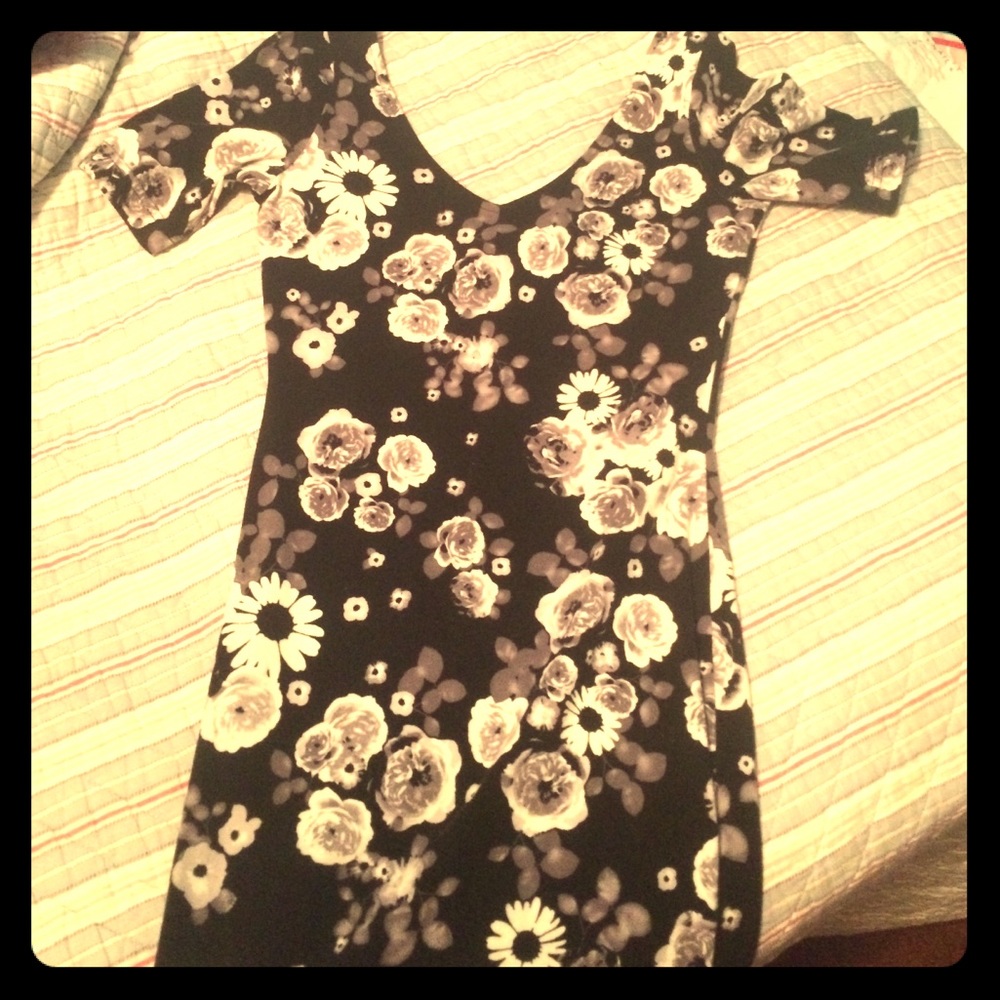 Grey scale floral body con dress