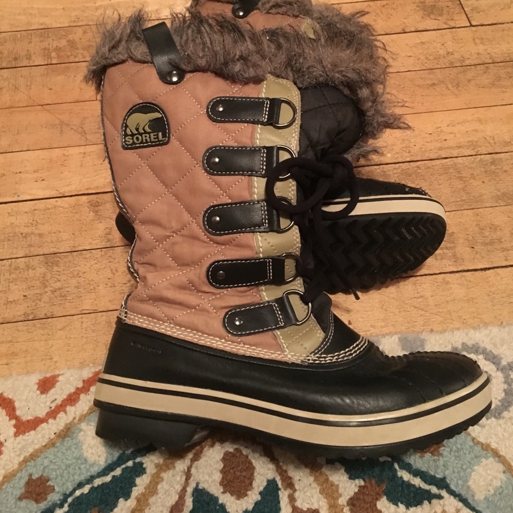 Sorel boots! Great price for a name brand boot!