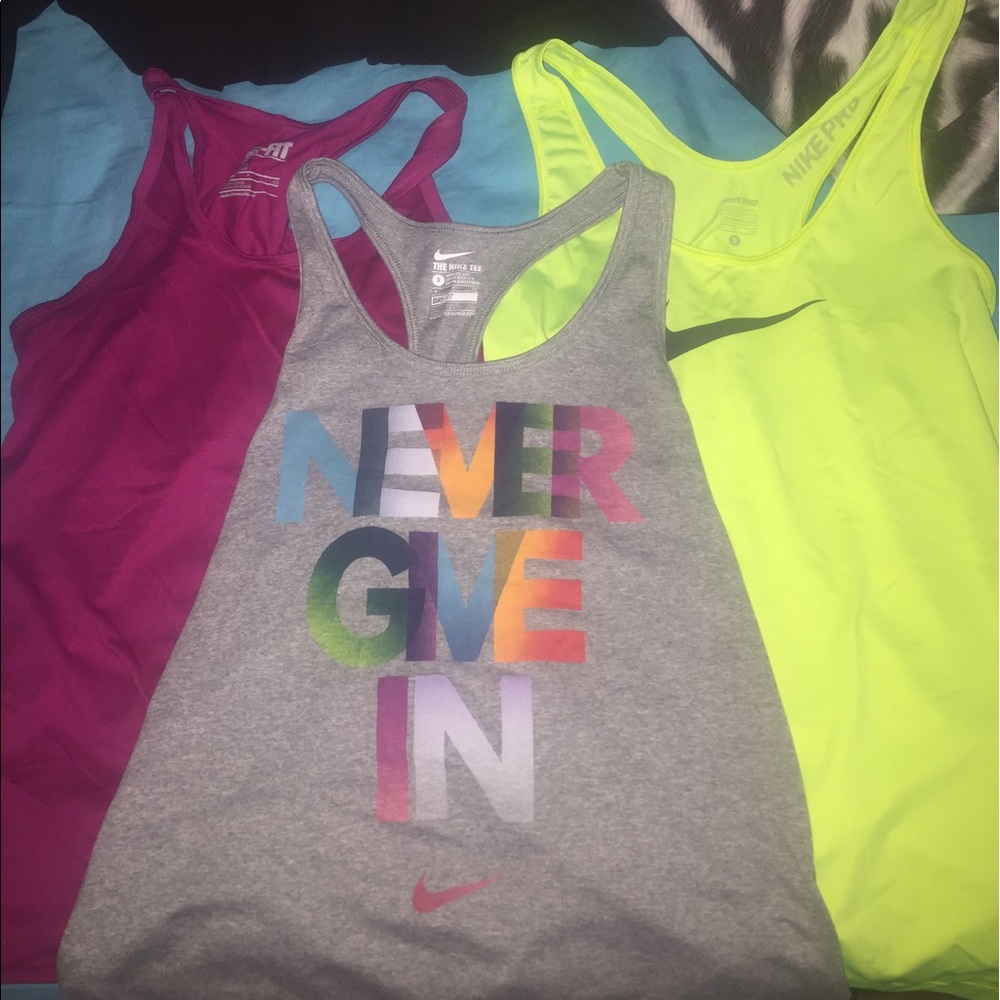 New Women's Nike Tanktops