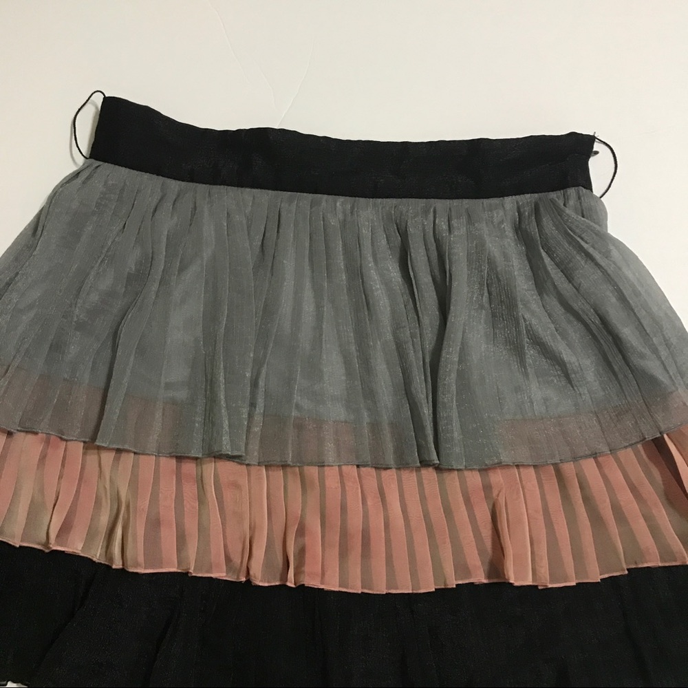 🎈SALE Gray, Pink and Black pleated mini [SK-31] - Picture 3 of 4
