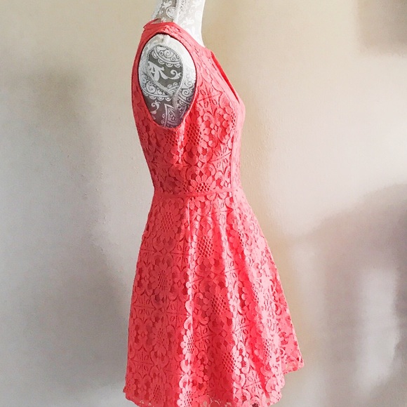 Lauren Conrad coral lace dress - Picture 3 of 4