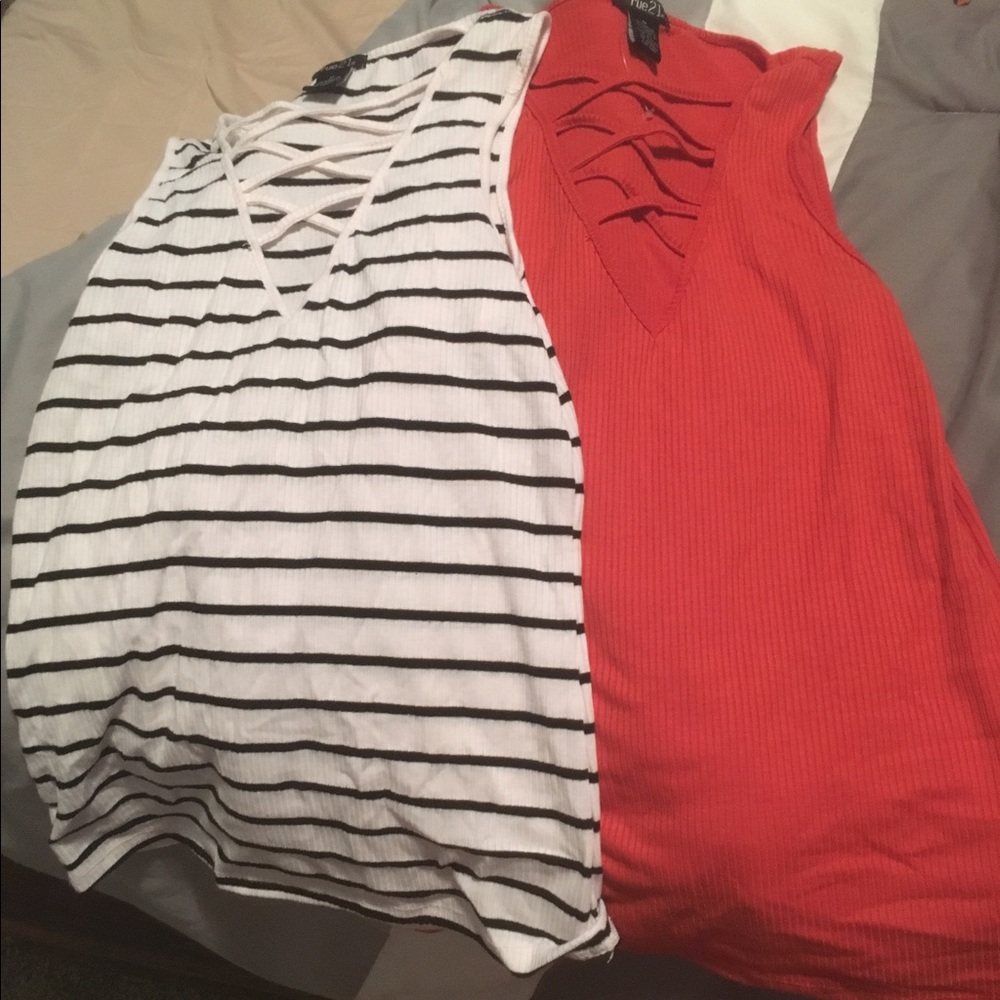 2 size medium tanks