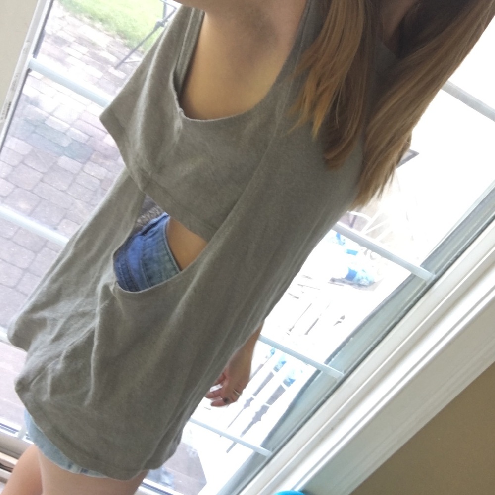 Honestee top Sz L cutout in the back and on sides