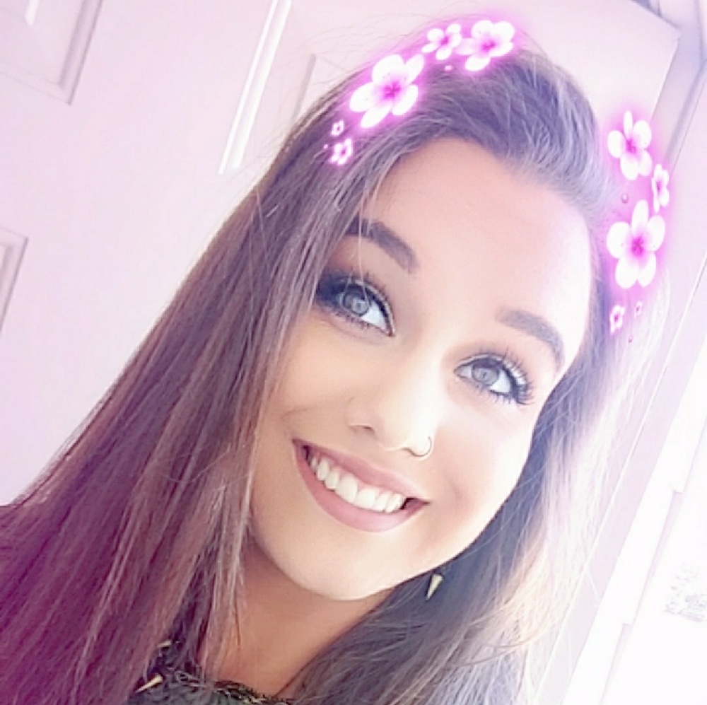 Meet your Posher, Chloe