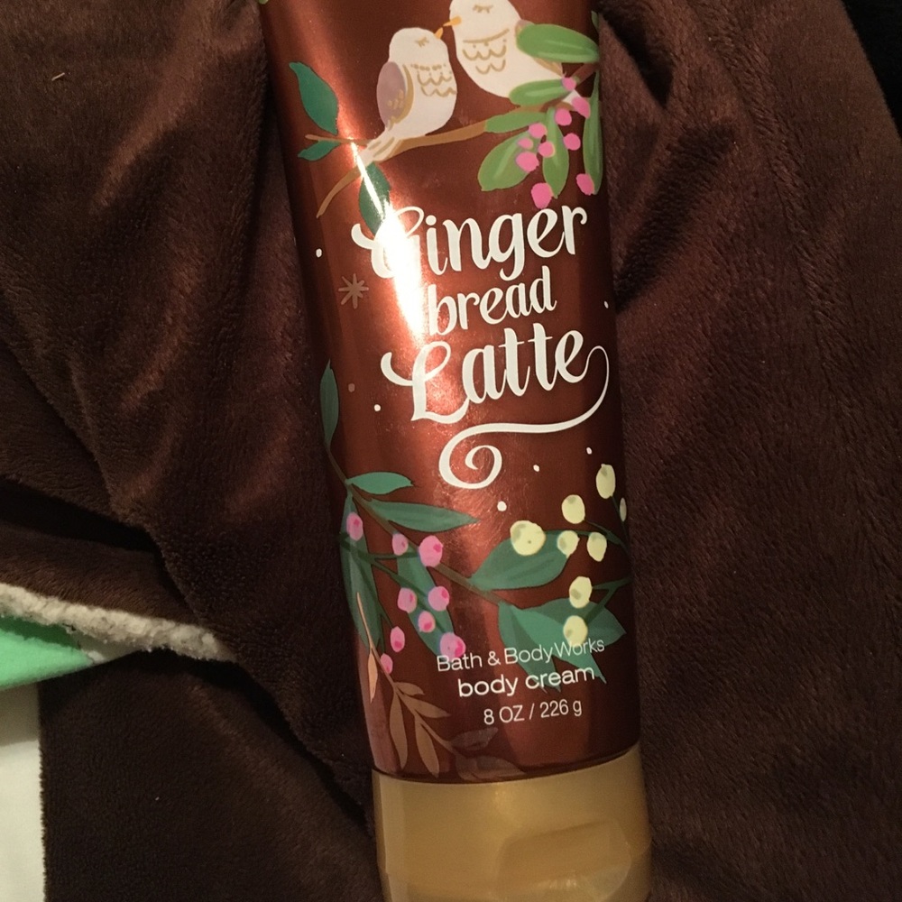 Bath and body works gingerbread latte body cream