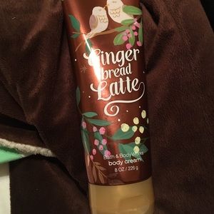 Bath and body works gingerbread latte body cream