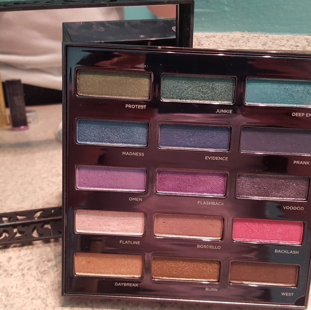 Urban Decay Spectrum Eye shadow palette