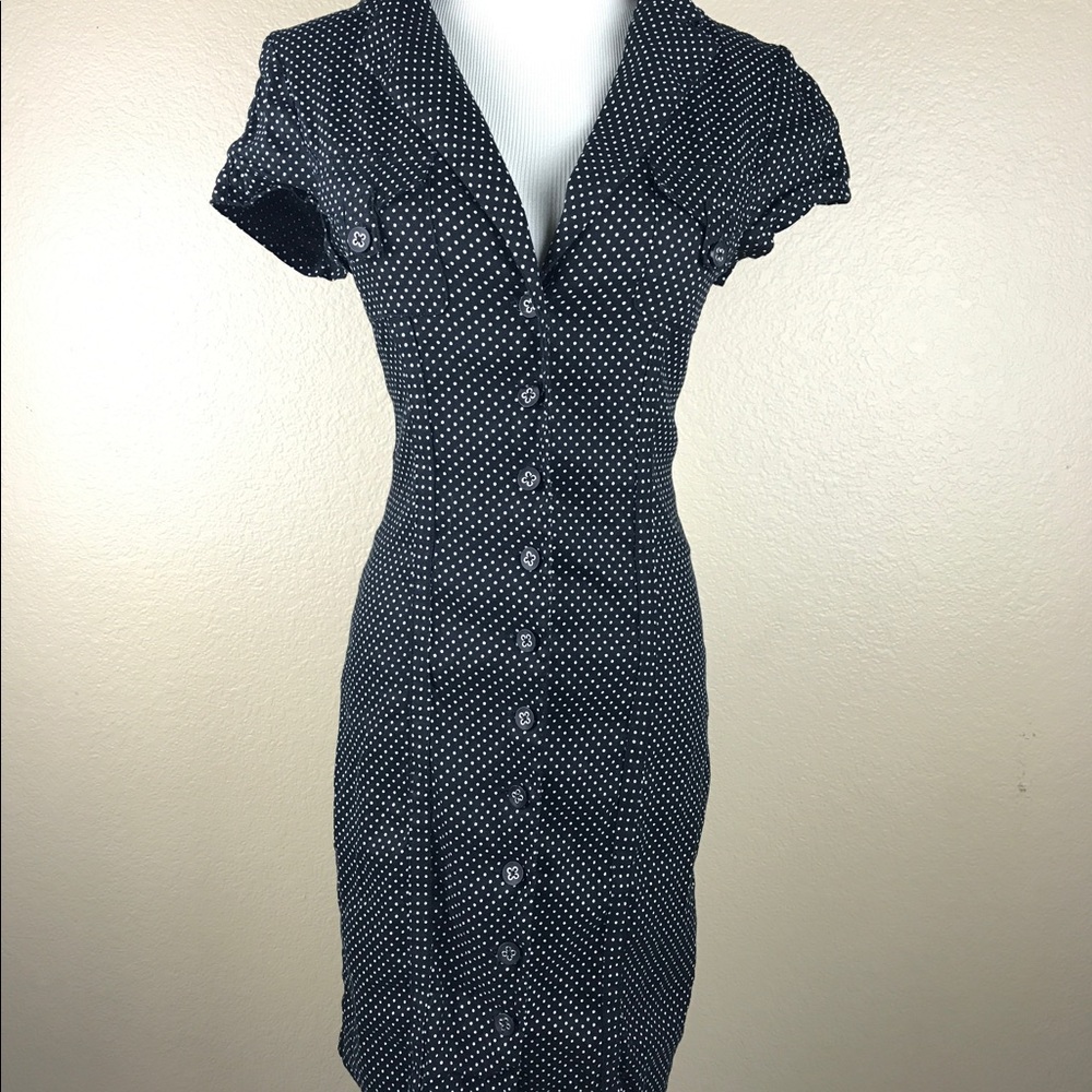 Bebe button up black & white Polk a dot dress