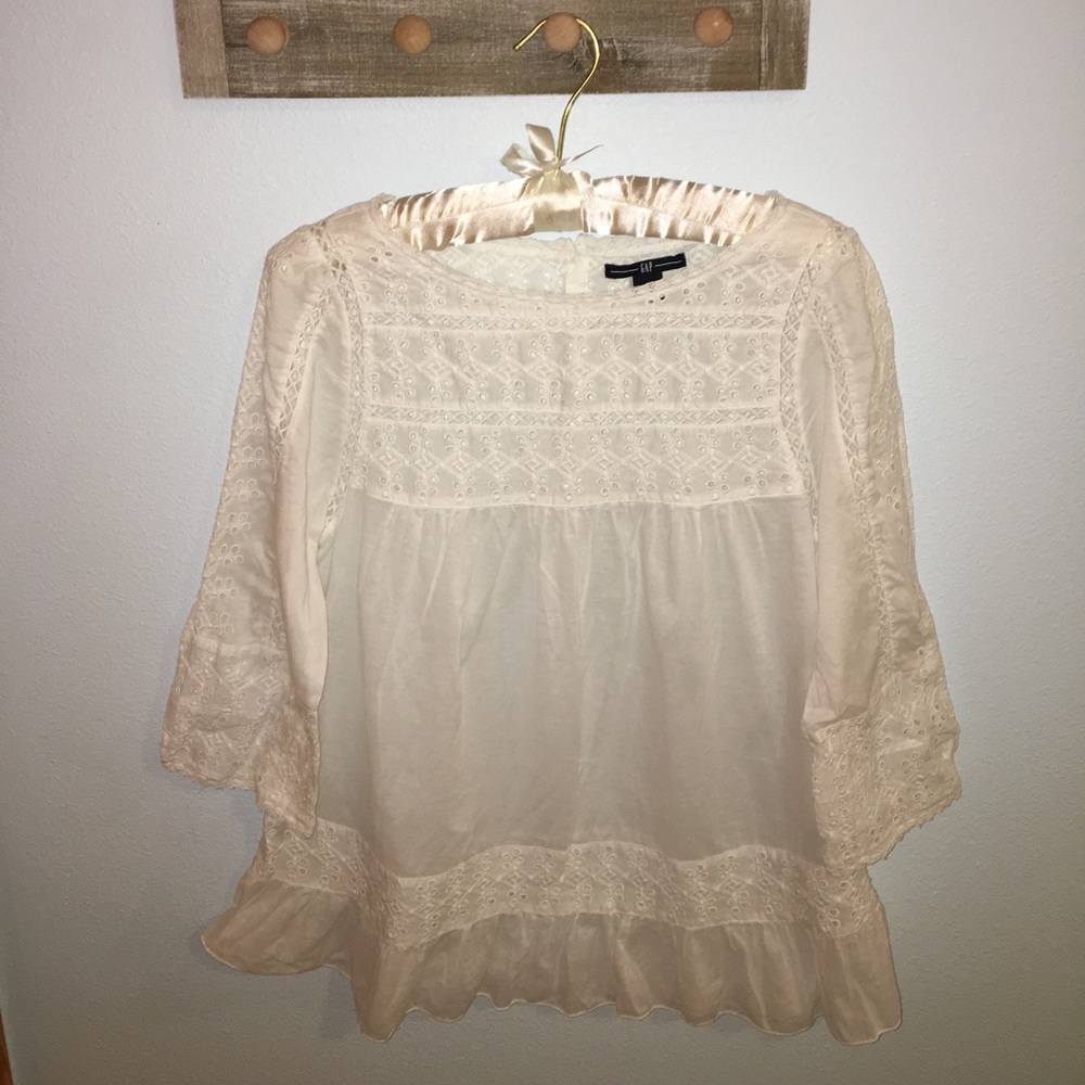 • Gap Eyelet Lace Blouse •