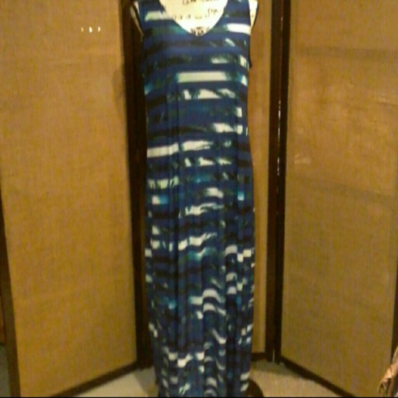 Apt. 9 Dresses & Skirts - 🐝LOWER PRICE🐝 NWOT Apt. 9 maxi dress