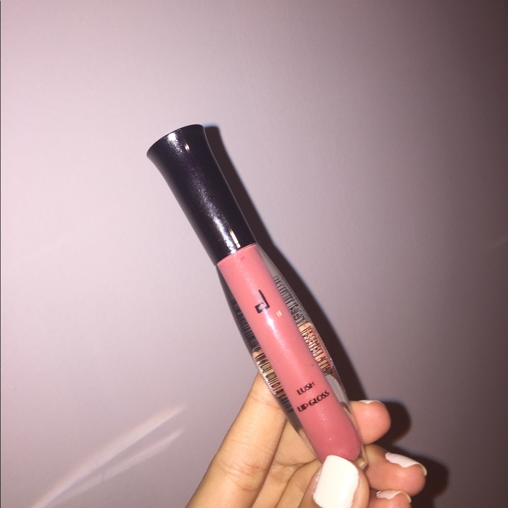 Doucce lush lip gloss