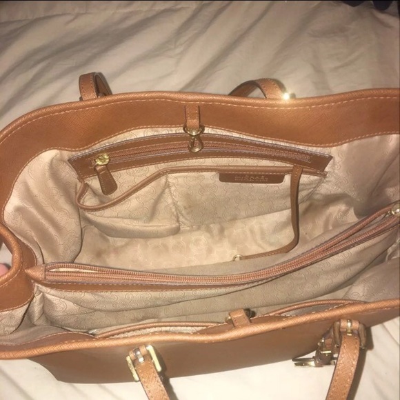 Beautiful, classy MK authentic purse - Picture 2 of 4