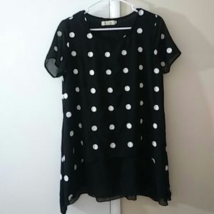 Very cute blouse fit size M or S