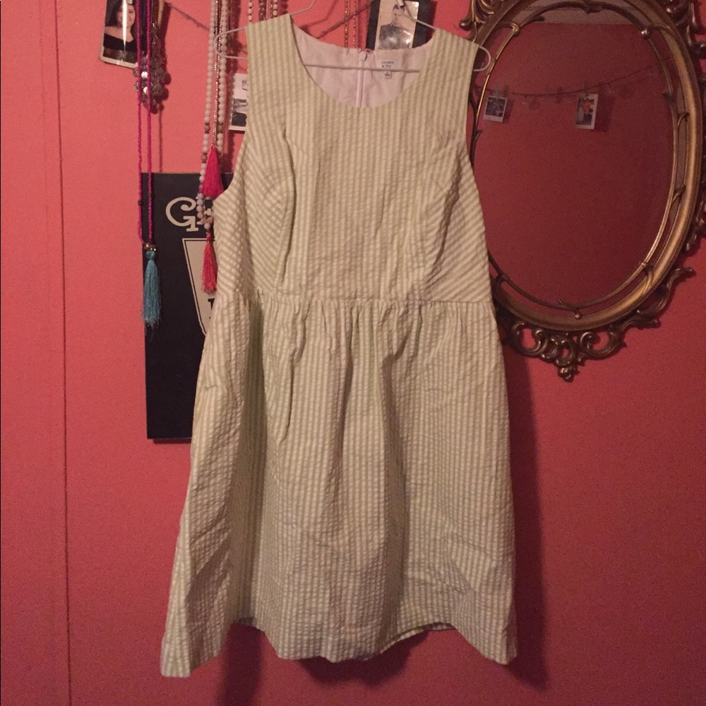 CROWN & IVY SEERSUCKER DRESS 👗