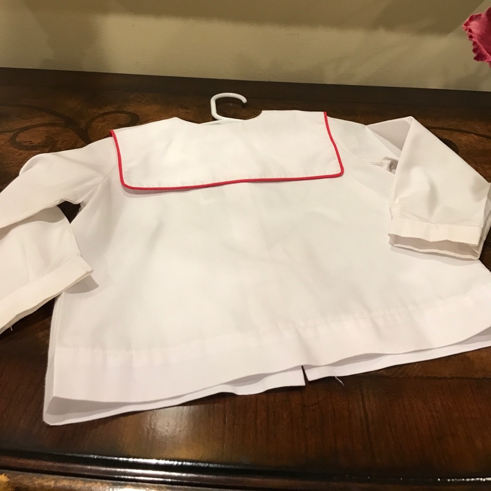 Boys 3t shirt w/detachable collar trimmed in red