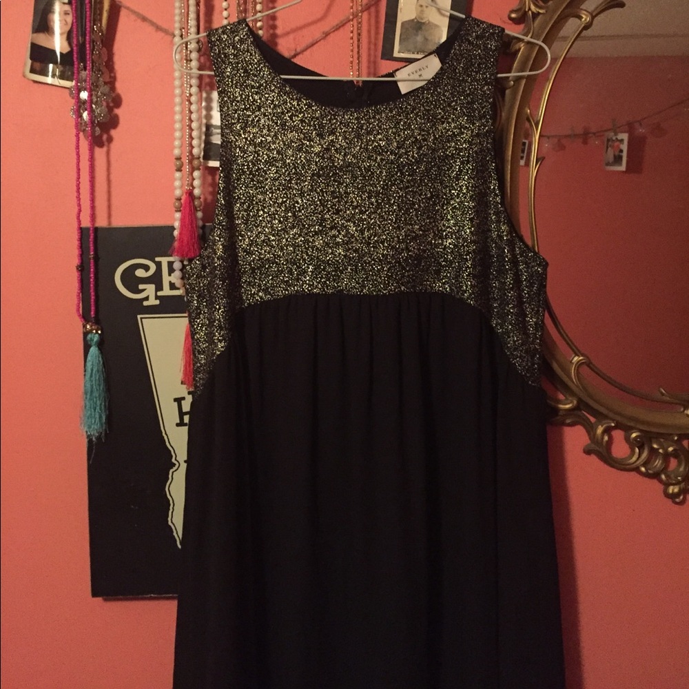 BLACK & GOLD SEMIFORMAL DRESS