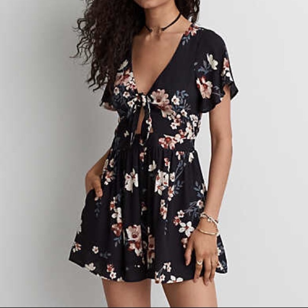 • American Eagle Floral Tie-front Romper •