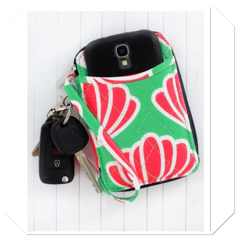 Pearly Paradise Wristlet