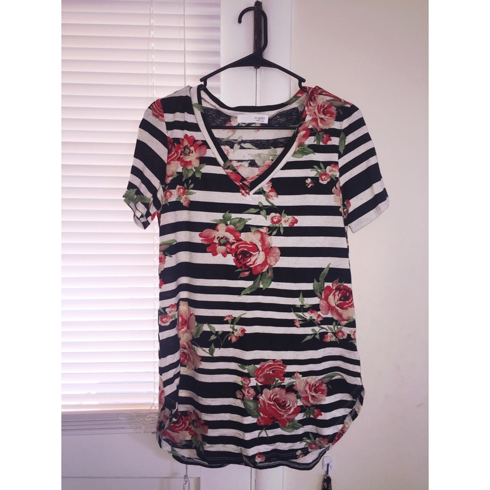 Beautiful floral short sleeve shirt 👚🌺🌸