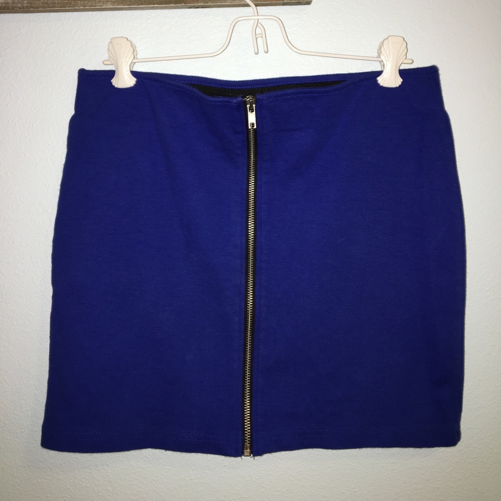 • H&M Zip-Up Mini Skirt •