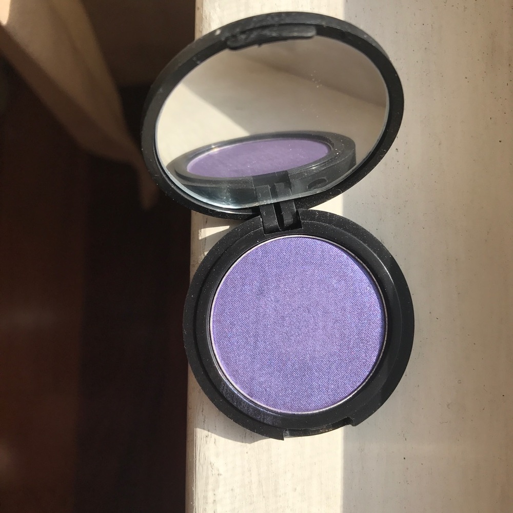 Le Metier De Beaute (LMDB) Eyeshadow in Plum