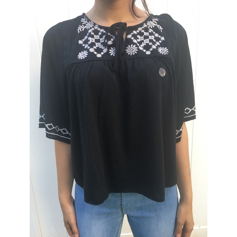 Adorable black shirt