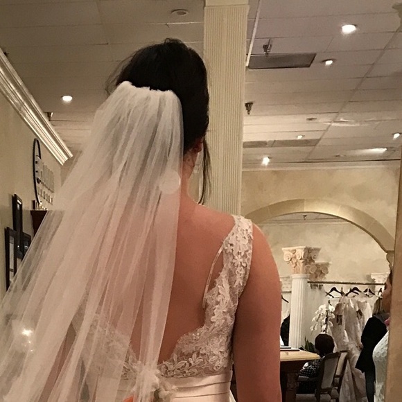 Ball gown wedding dress. - Picture 2 of 4