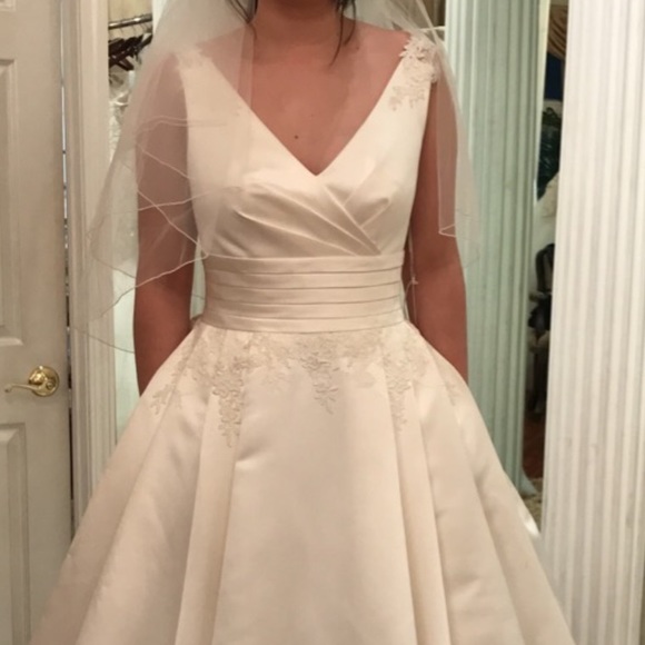 Ball gown wedding dress. - Picture 4 of 4