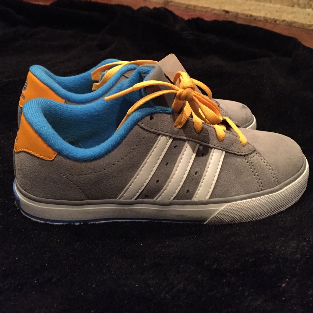 Neo Adidas gray and white sneakers