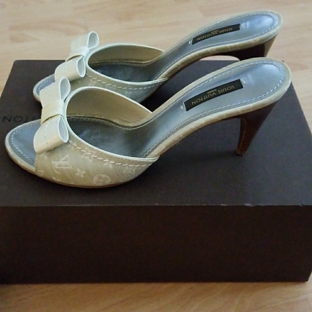 Shoes - Picture 2 of 6
