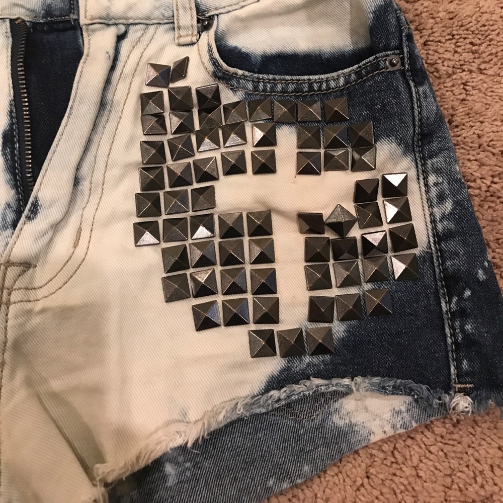 BDG Denim Washed High Rise Shorts! - Picture 2 of 5