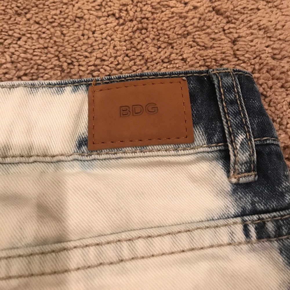 BDG Denim Washed High Rise Shorts! - Picture 4 of 5