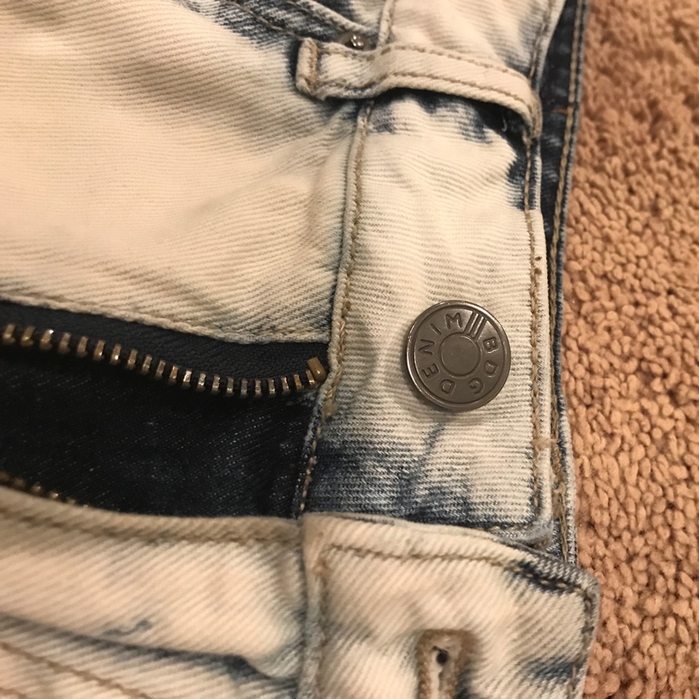 BDG Denim Washed High Rise Shorts! - Picture 5 of 5
