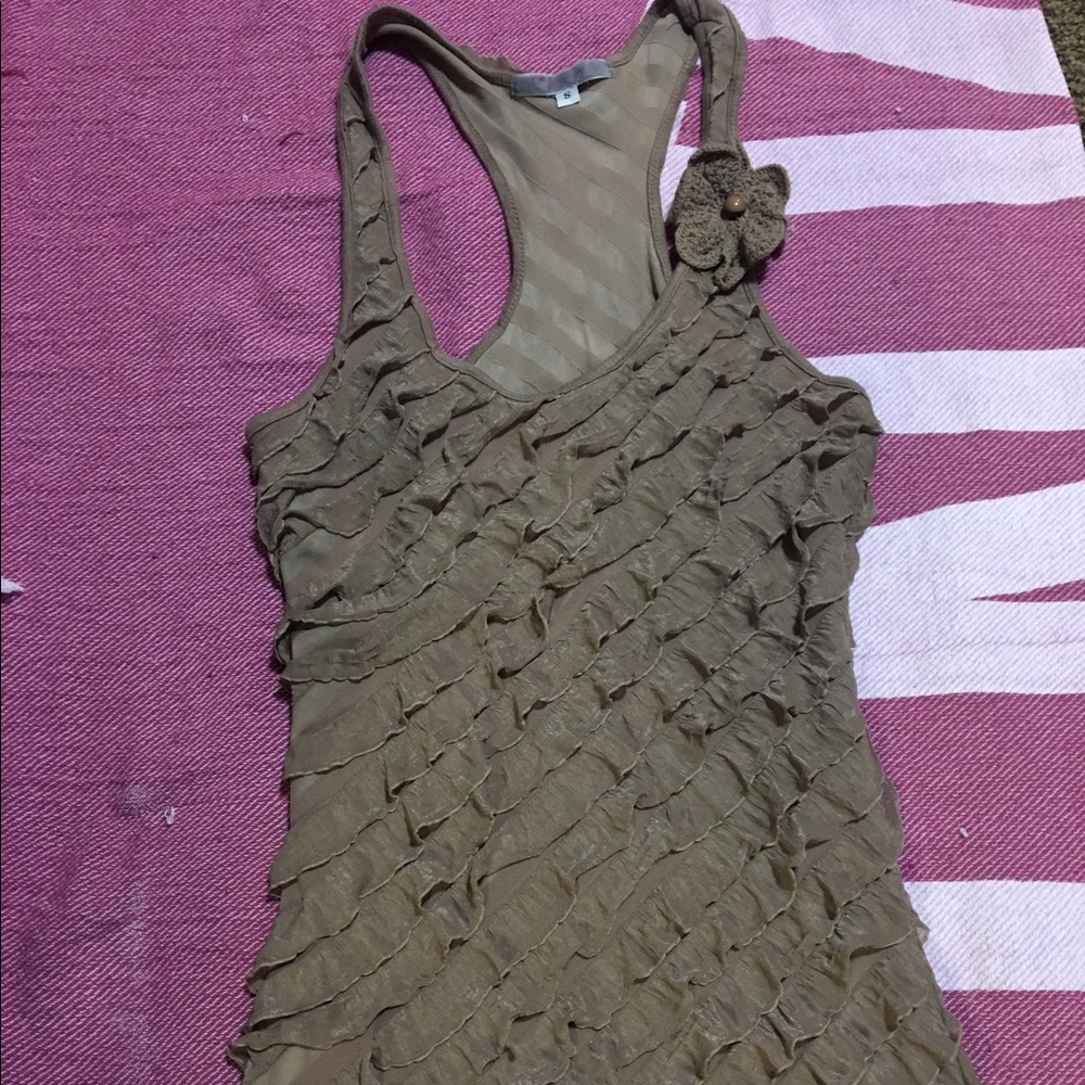 Adorable brown ruffle tank top size small!