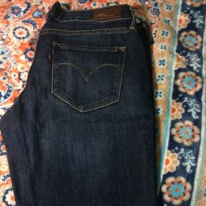 Levi's bold curve straight leg jeans!