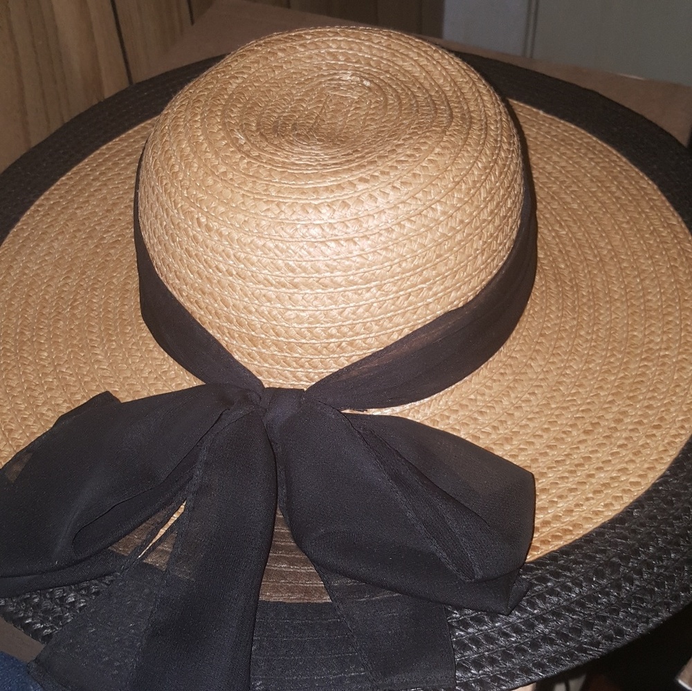 Tan straw hat with black bow