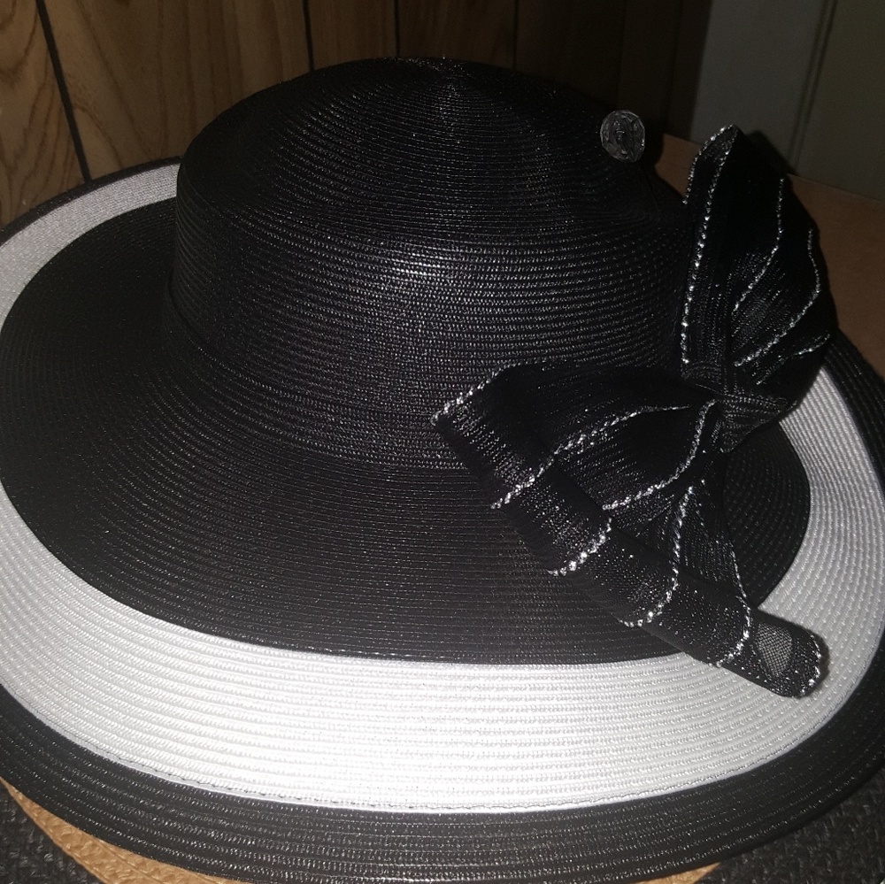 NWT black and white dressy hat with hat pin