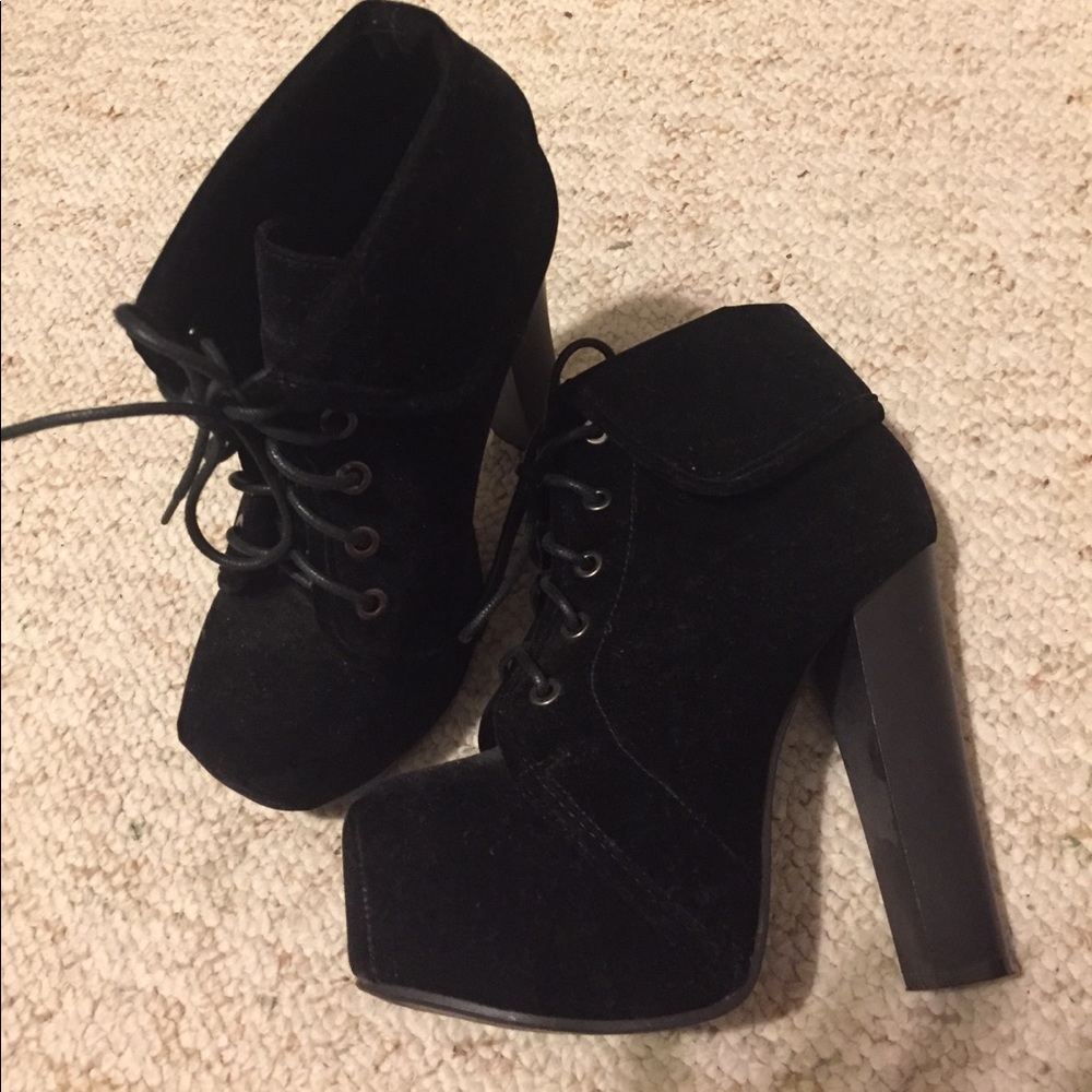 Black delicacy booties!