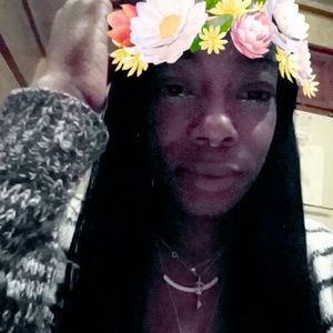 Meet your Posher, Sakia