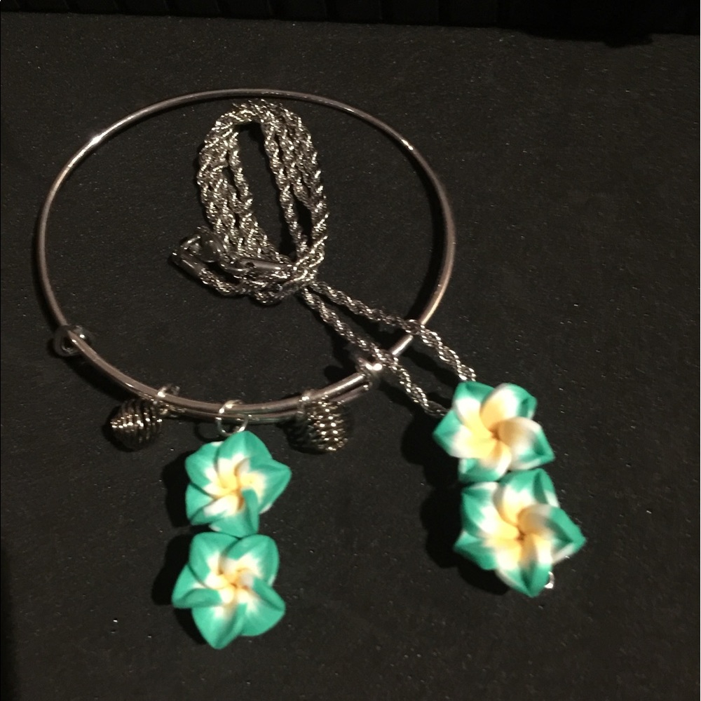 Necklace and bracelet set