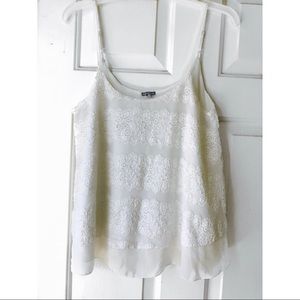 🍃Charlotte Russe/ Floral embroidered Tank-Top 🍃