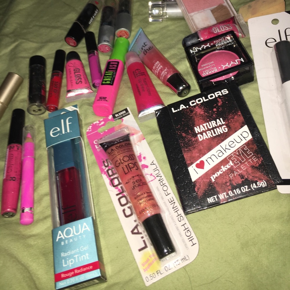 LOT OF MULTIPLE DIFFERENT BRANDS AND MAKEUP!