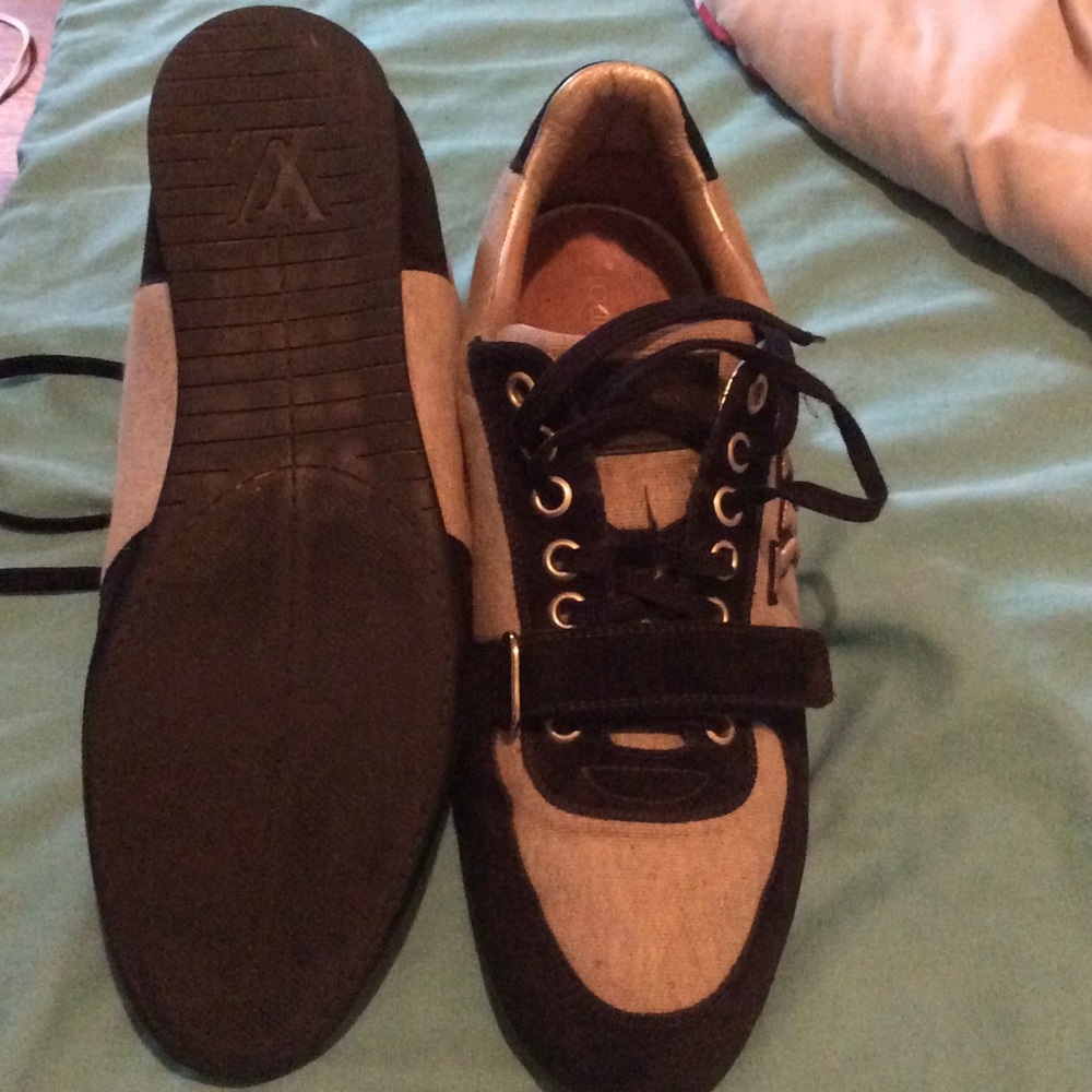 Louis Vuitton - Picture 2 of 4