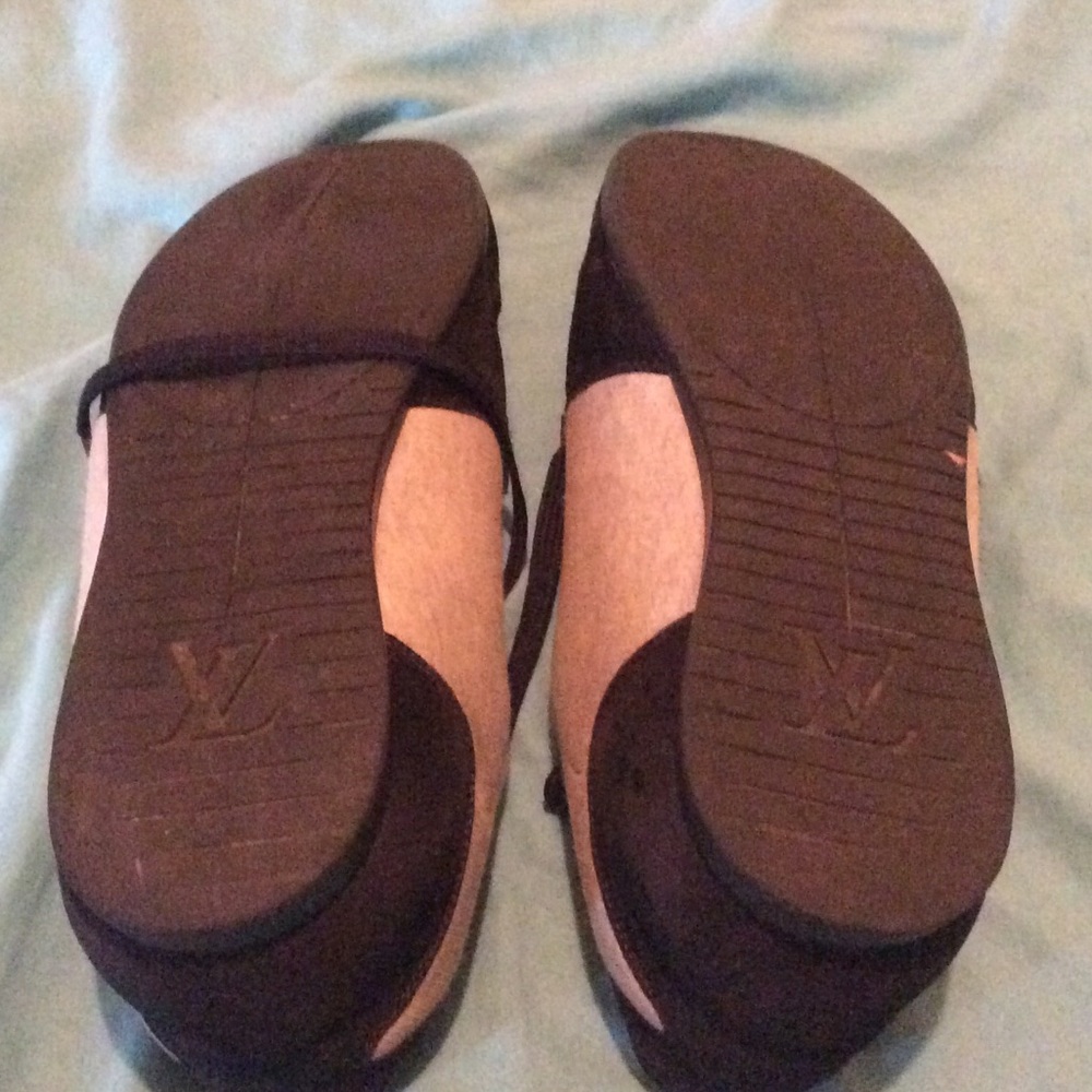 Louis Vuitton - Picture 3 of 4