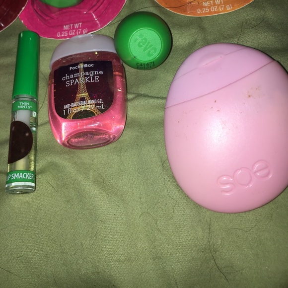 REVOS, EOS, CHAPSTICKS, LIPSMACKERS, POCKETBACKS! - Picture 3 of 4