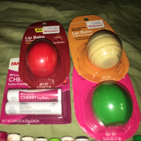 REVOS, EOS, CHAPSTICKS, LIPSMACKERS, POCKETBACKS! - Picture 4 of 4