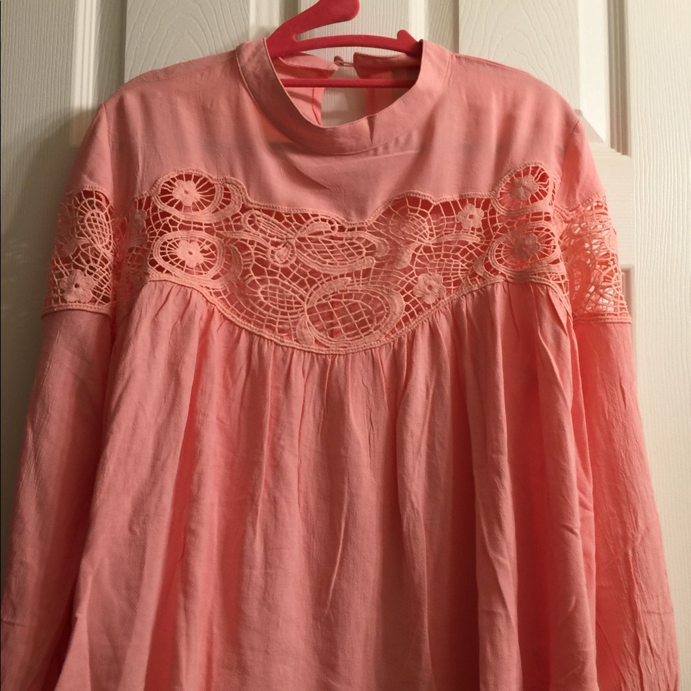 Peachy/Pink Crochet Lace Top